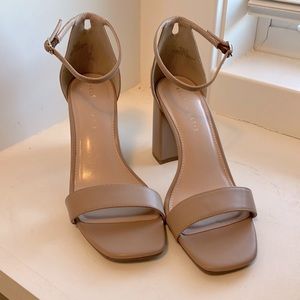 Kelly & Katie Caital Sandal Faux Leather Taupe Color, size 10